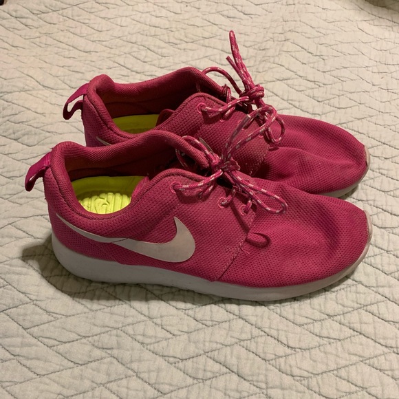 Nike Shoes - Nike tennis shoes